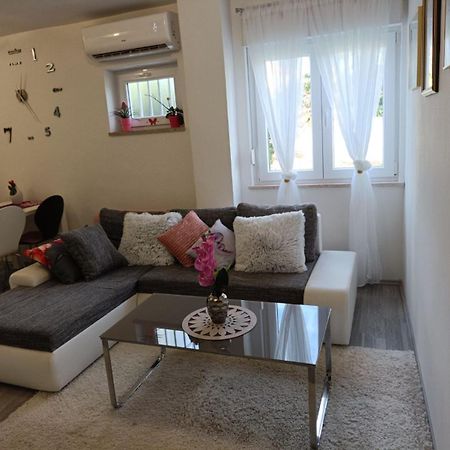 Apartments Mary & Free Parking ロヴィニ 部屋 写真