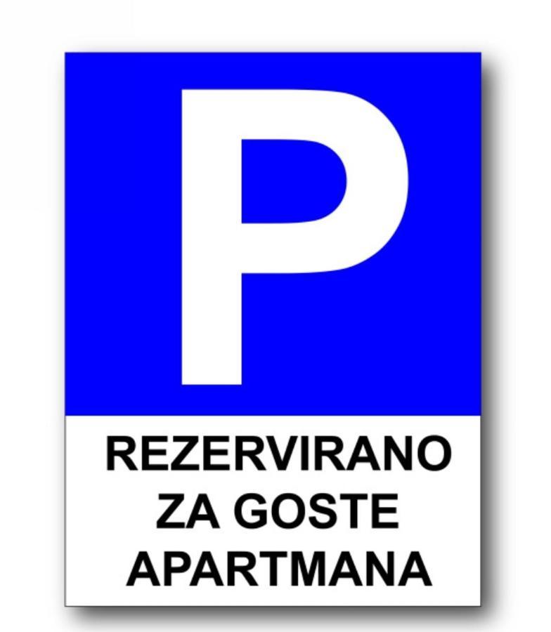 Apartments Mary & Free Parking ロヴィニ エクステリア 写真