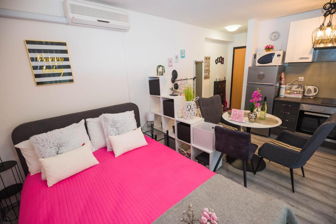 Apartments Mary & Free Parking ロヴィニ エクステリア 写真