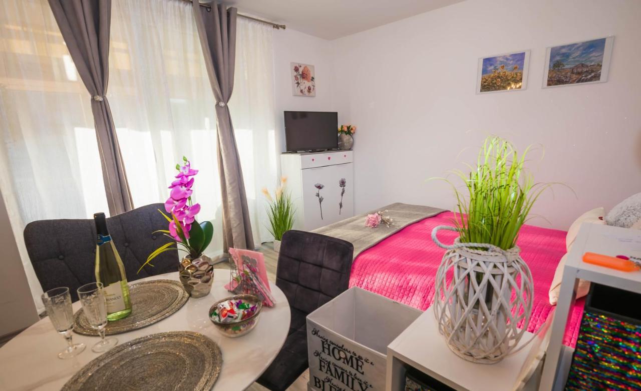 Apartments Mary & Free Parking ロヴィニ エクステリア 写真