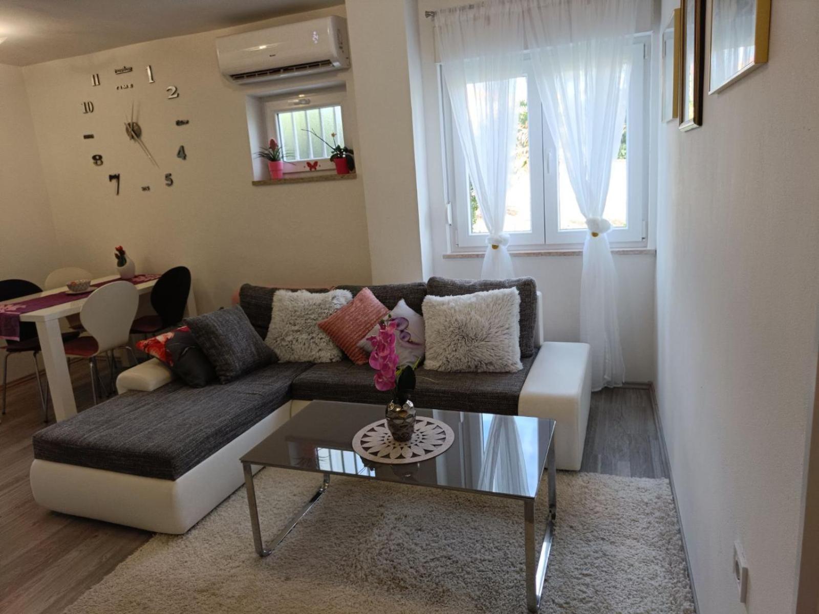 Apartments Mary & Free Parking ロヴィニ 部屋 写真
